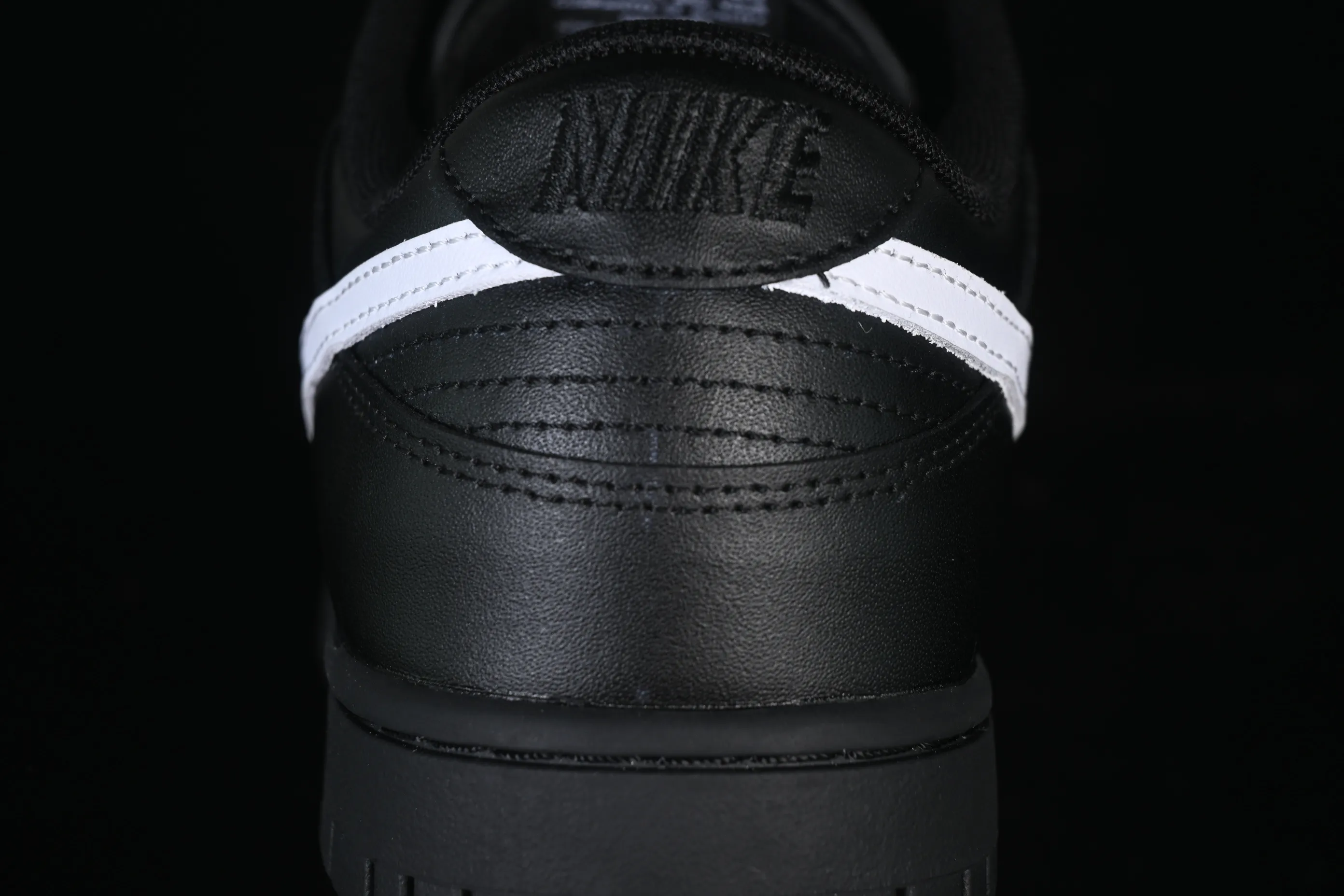All Categories Nk SB Dunk Series Nk SB Dunk Low Low-top sneakers Nike SB Dunk Low All black and white hook Low-top casual sneakers IO7606-010